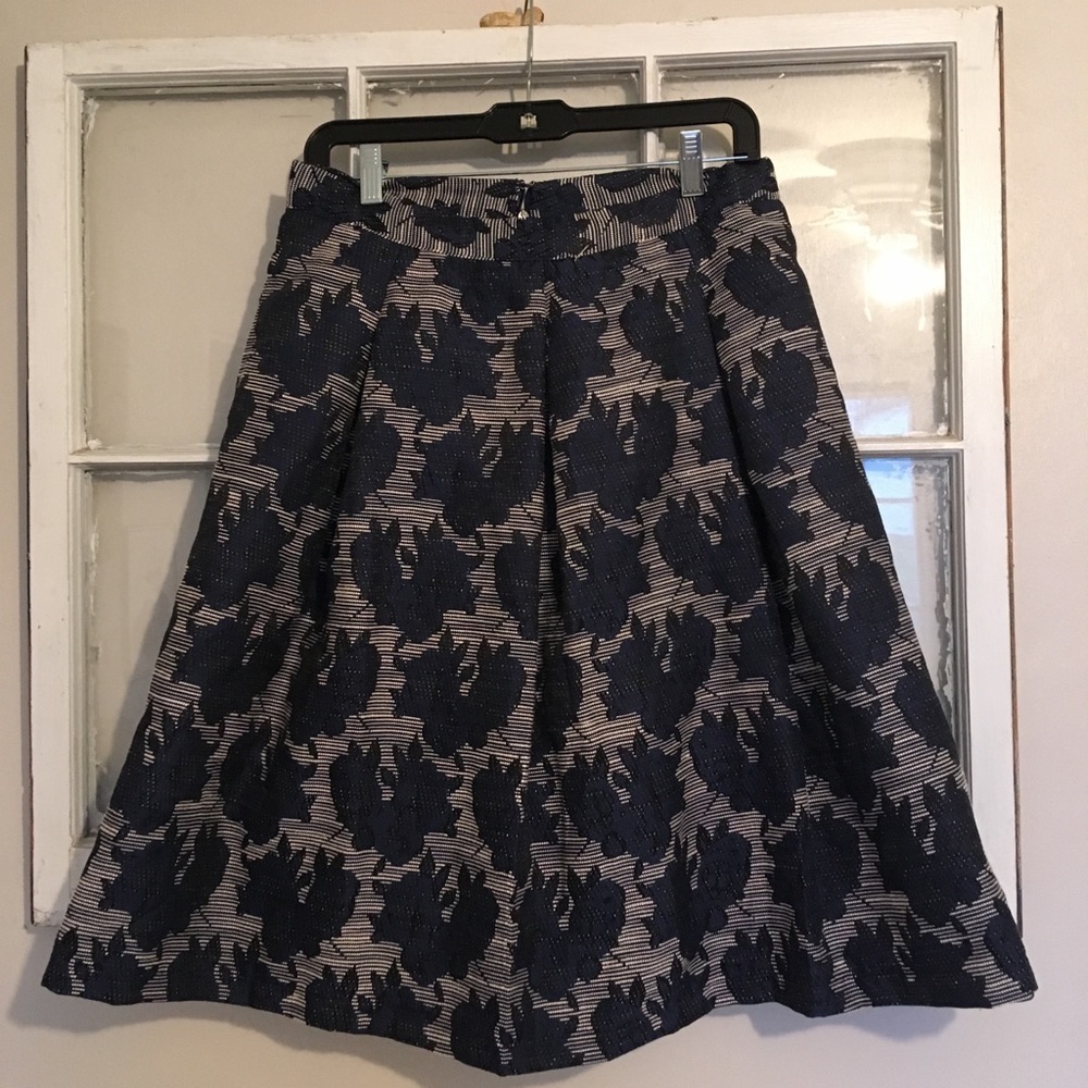 Roz&Ali navy and gray floral skirt with pockets